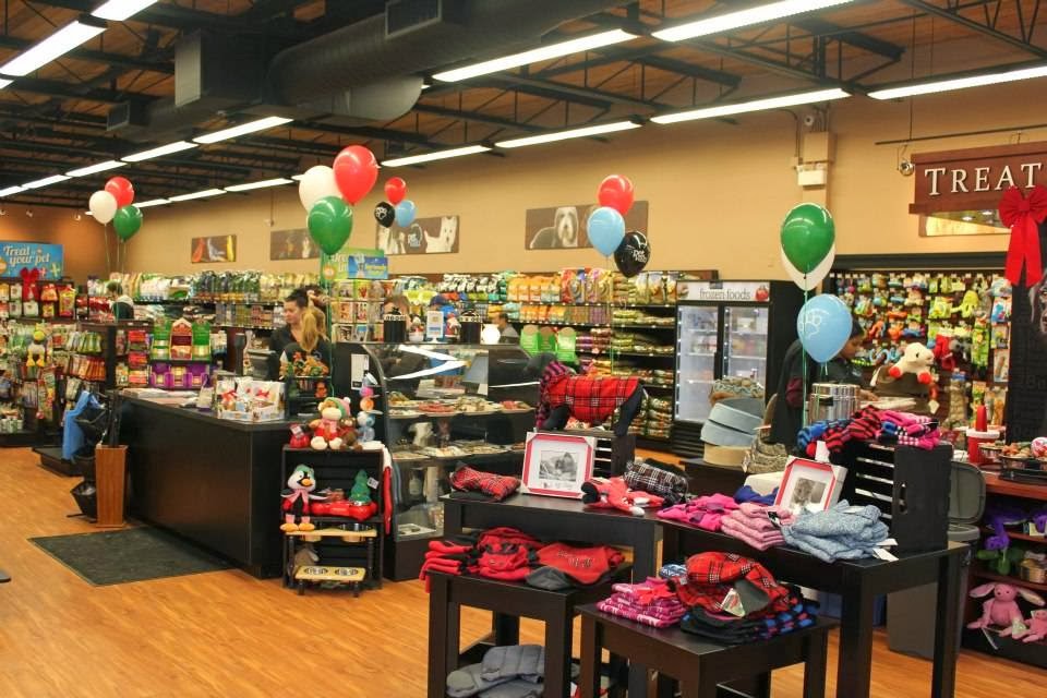 Pet Valu | 1656 Queen St E, Toronto, ON M4L 1G5, Canada | Phone: (416) 694-8176