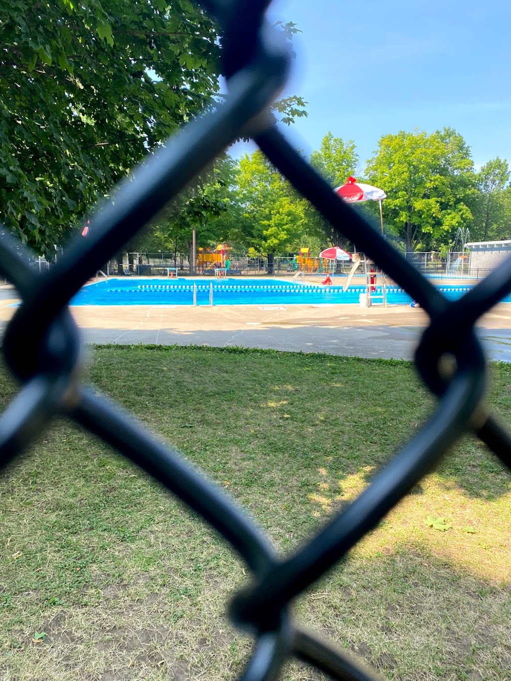 Parc Gabriel-Lalemant swimming pool | 2350 Rue Sauvé E, Montréal, QC H2B 1B2, Canada | Phone: (514) 872-1137