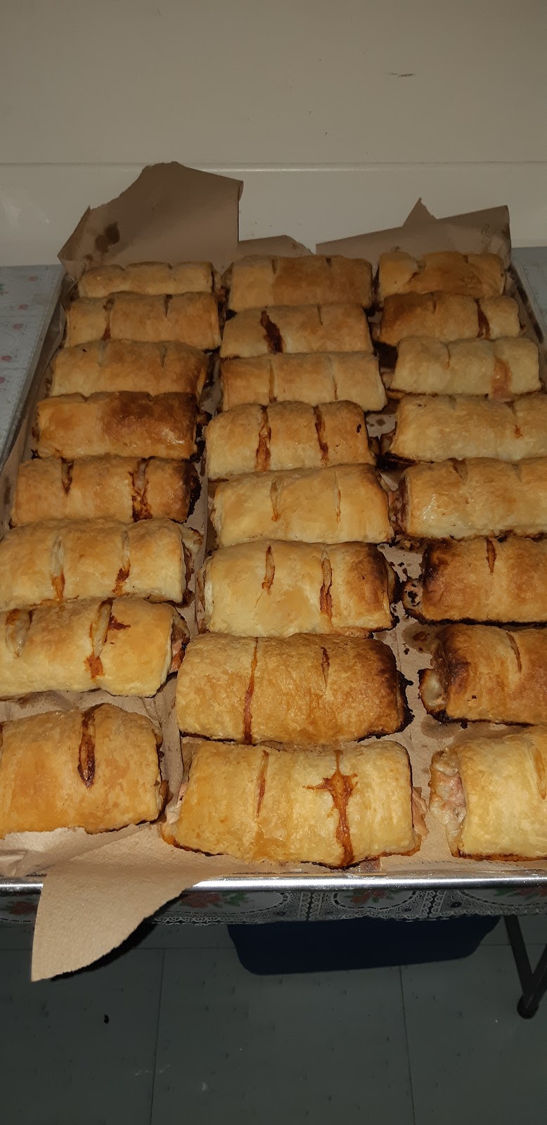 Hannas Meat Pies Ltd | 4431 William St, Sydenham, ON K0H 2T0, Canada | Phone: (613) 876-4696