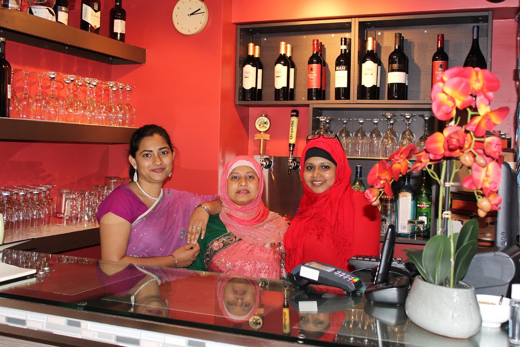 Mias Indian Cuisine-St.Laurent | 327 St Laurent Blvd, Ottawa, ON K1K 2Z5, Canada | Phone: (613) 680-5353