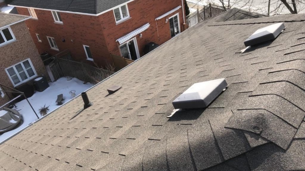 Valadao Roofing .Shingles and flat roof . | 324 Lauder Ave, Toronto, ON M6E 3H6, Canada | Phone: (647) 770-7635