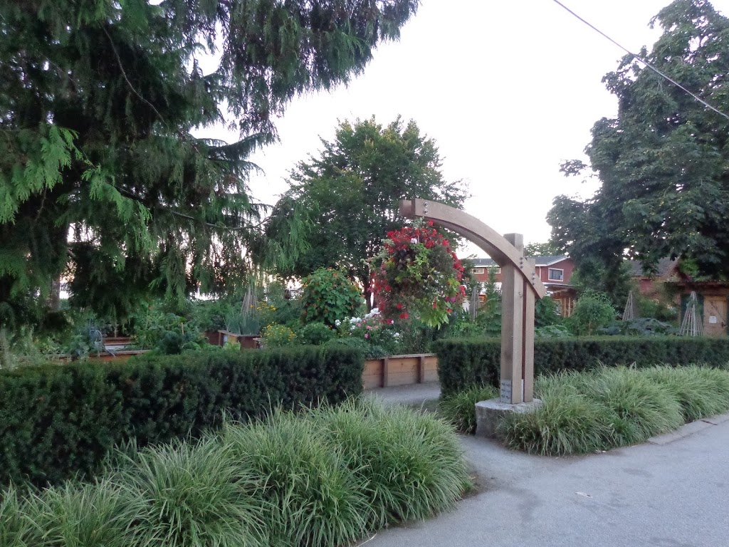 Argyle Village Gardens | 1534 Argyle Ave, West Vancouver, BC V7V 1A1, Canada | Phone: (604) 925-7275