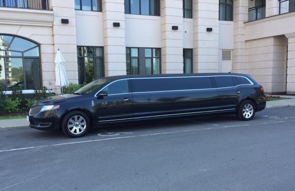 FW Limousine | 3420 Rue Jean-Yves, Kirkland, QC H9J 2R6, Canada | Phone: (514) 213-5386