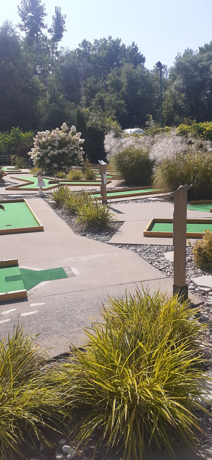 Mini-Putt Valleyfield | 550 Chem. Larocque, Salaberry-de-Valleyfield, QC J6T 4C5, Canada | Phone: (450) 373-6321