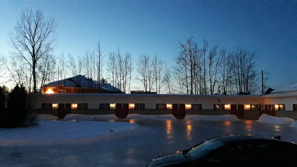 Motel Boisé | 1420 Boulevard Curé-Labelle, Blainville, QC J7C 2P2, Canada | Phone: (450) 435-5547