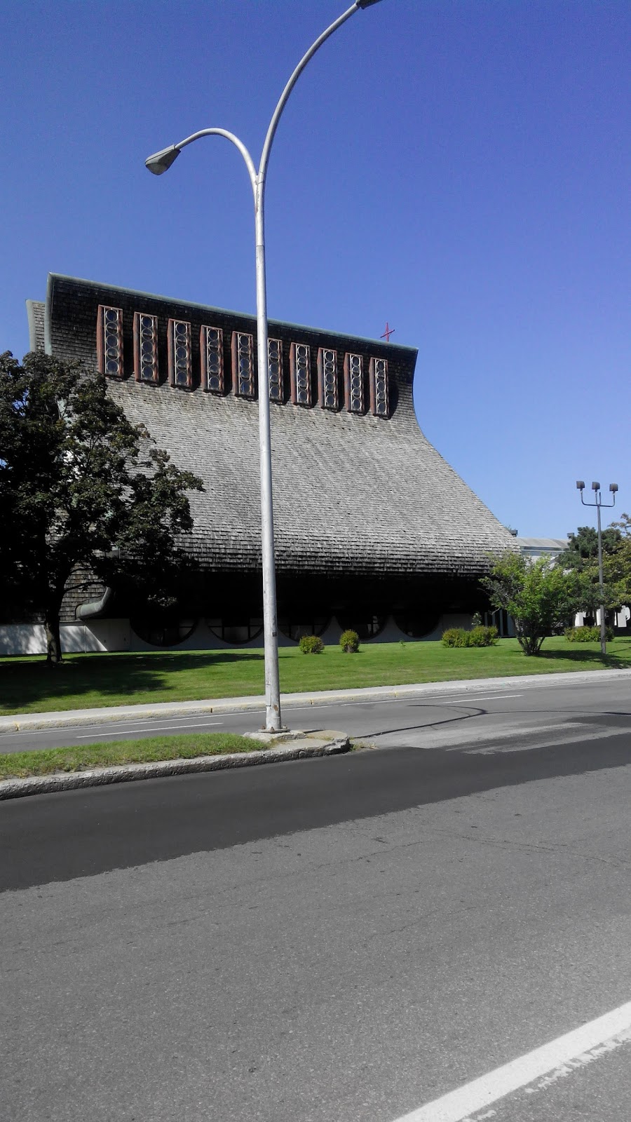 Église Notre-Dame-des-Champs de Repentigny | 187 Boulevard Iberville, Repentigny, QC J6A 1Z1, Canada | Phone: (450) 654-5732