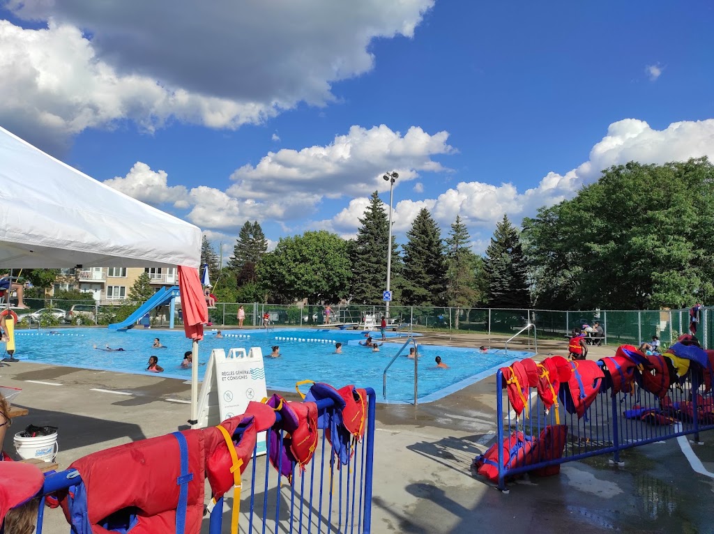 Piscine Saint-Claude | 99 7e Rue, Laval, QC H7N 2C8, Canada | Phone: (450) 662-5054