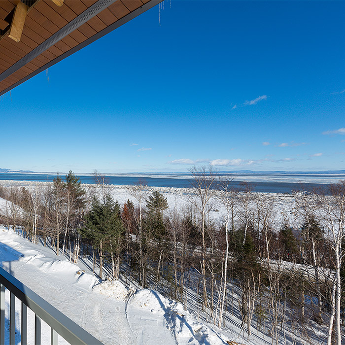 Hébergement Le Massif de Charlevoix | 1346 Rue Principale, Petite-Rivière-Saint-François, QC G0A 2L0, Canada | Phone: (418) 632-5876