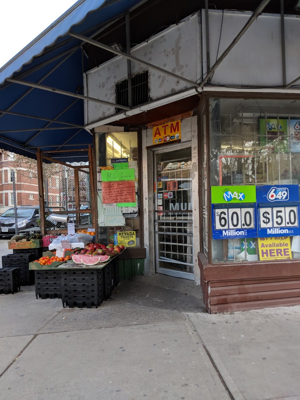 Howards Convenience store | 407 Bleecker St, Toronto, ON M4X 1J6 Bleecker St, Toronto, ON M4X 1J6, Canada