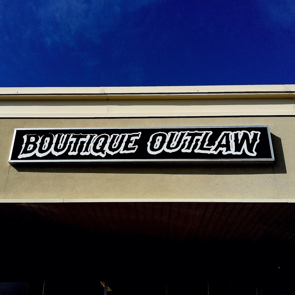 Outlaw Skateshop & café | 77-f Bd DAnjou, Châteauguay, QC J6J 2R1, Canada | Phone: (514) 973-8691