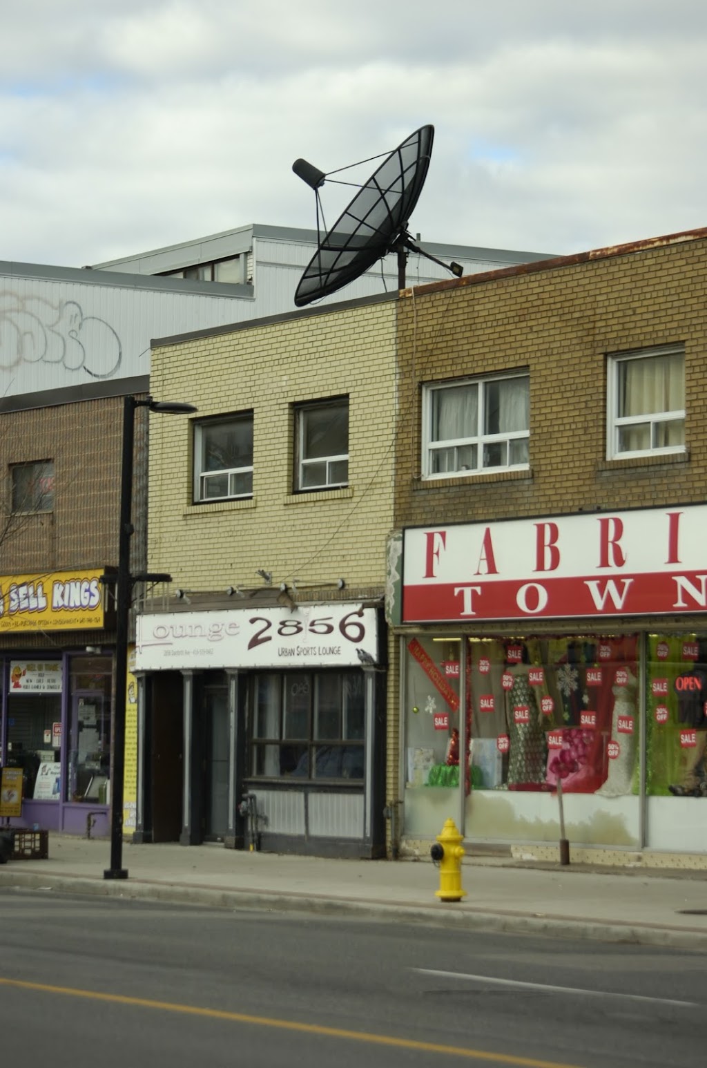 Fabric Town | 2858 Danforth Ave, Toronto, ON M4C 1M1, Canada | Phone: (416) 694-8191