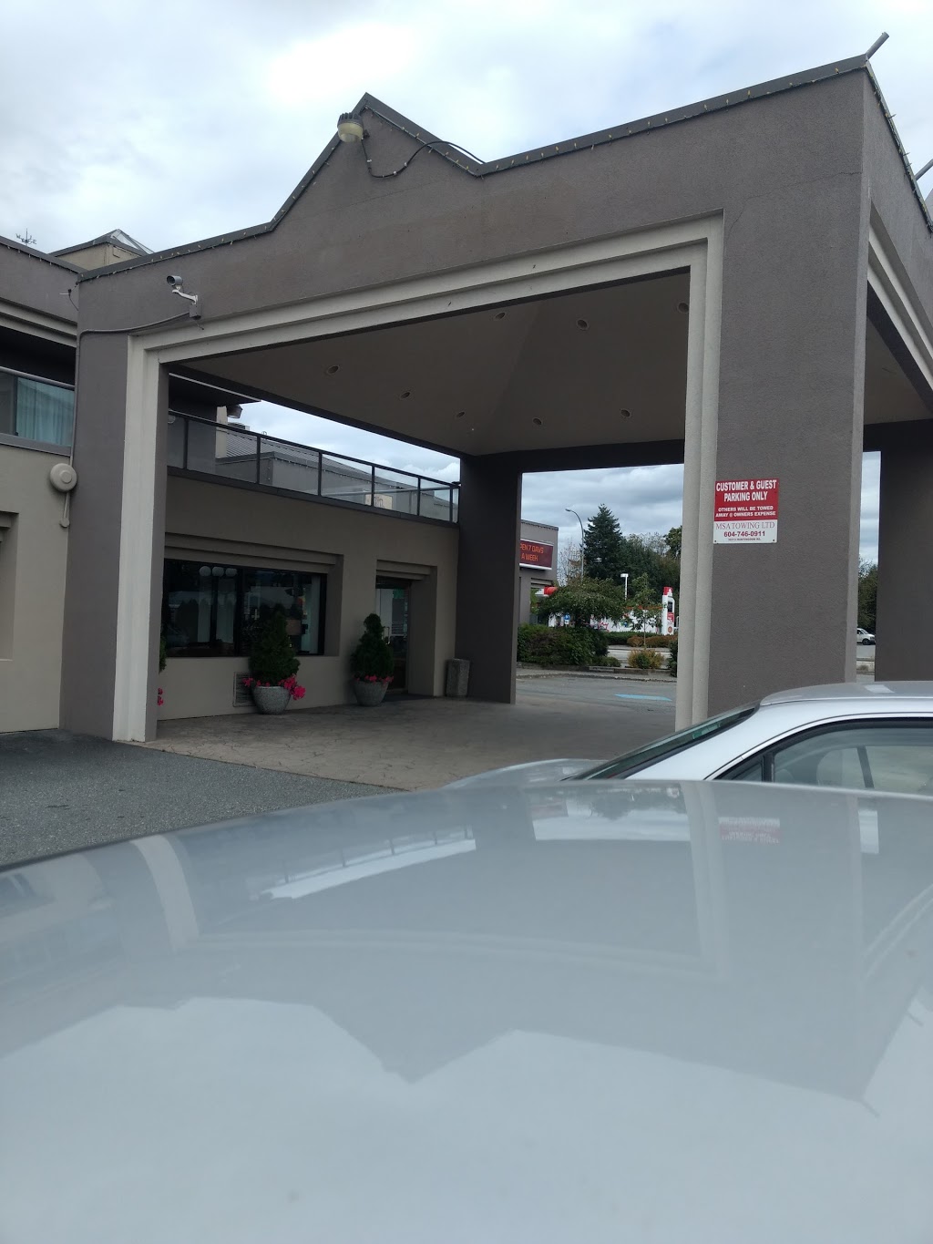 Abbotsford Hotel | 2073 Clearbrook Rd, Abbotsford, BC V2T 2X1, Canada | Phone: (604) 859-6211