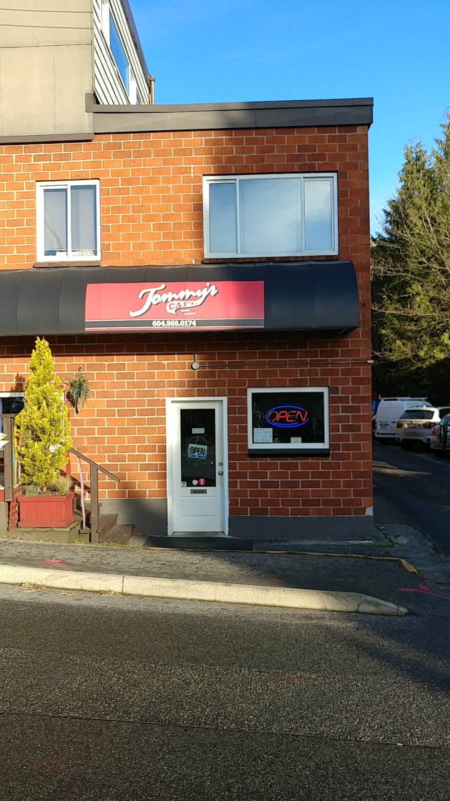 Tommys Cafe | 1308 Ross Rd, North Vancouver, BC V7J 1V2, Canada | Phone: (604) 988-0174