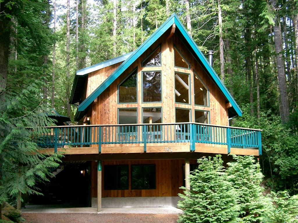 Luxury Getaways | 9989 Mt Baker Hwy, Deming, WA 98244, USA | Phone: (360) 398-9590