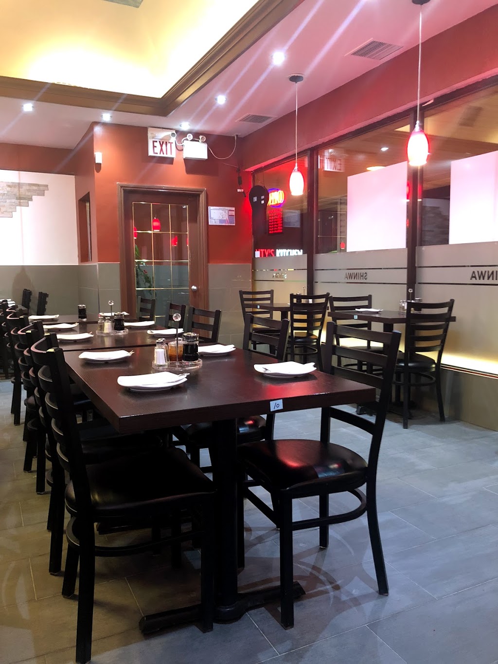 Shinwa Asian cuisine | 160 University Ave W, Waterloo, ON N2L 3E9, Canada | Phone: (519) 588-7777