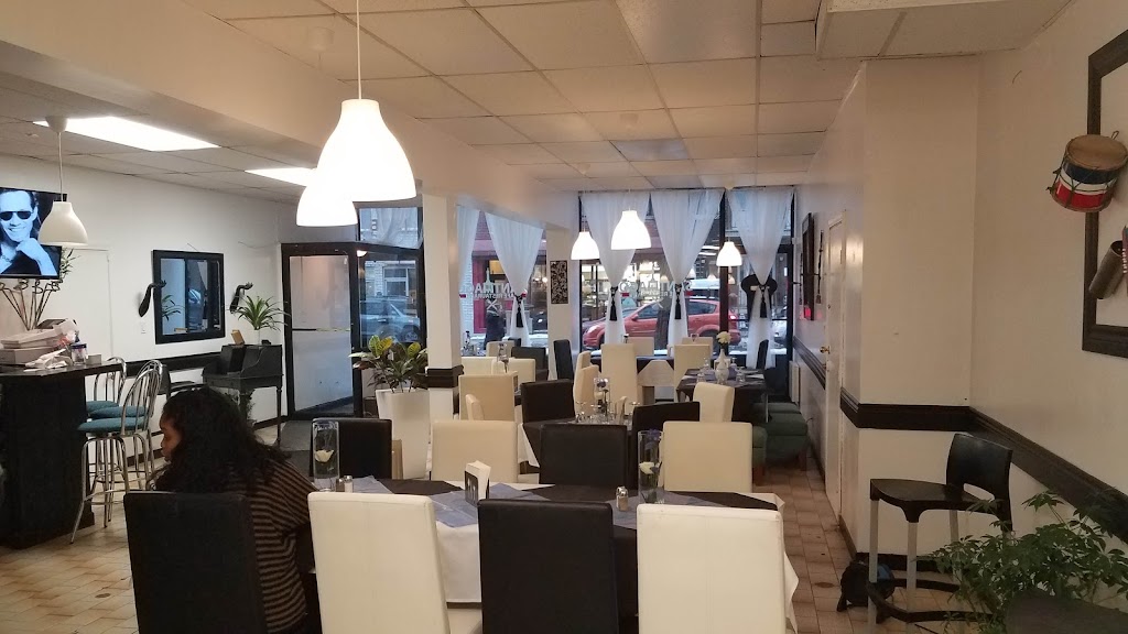 Santiago Café Restaurant | 1376 Rue Beaubien E, Montréal, QC H2G 1K9, Canada | Phone: (438) 289-3944