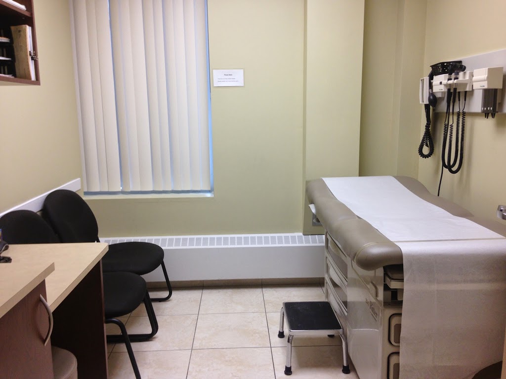 Hollandview Medical Centre | 372 Hollandview Trail, Aurora, ON L4G 0A5, Canada | Phone: (905) 726-8332