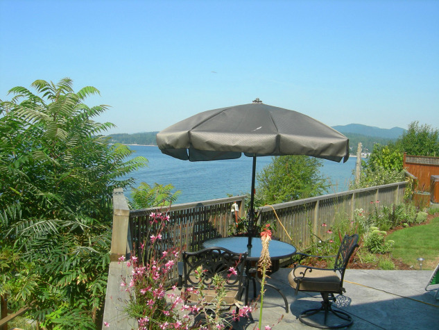 Beach Hideaway B&B | 5203 Sunshine Coast Hwy, Sechelt, BC V0N 3A2, Canada | Phone: (604) 885-3031