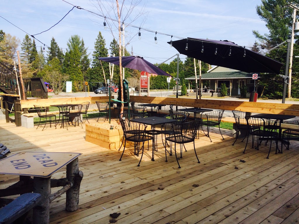 La Chèvre Resto-Pub-Salle de spectacles | 1510 Chemin de lAvalanche, Saint-Adolphe-dHoward, QC J0T 2B0, Canada | Phone: (819) 714-0101