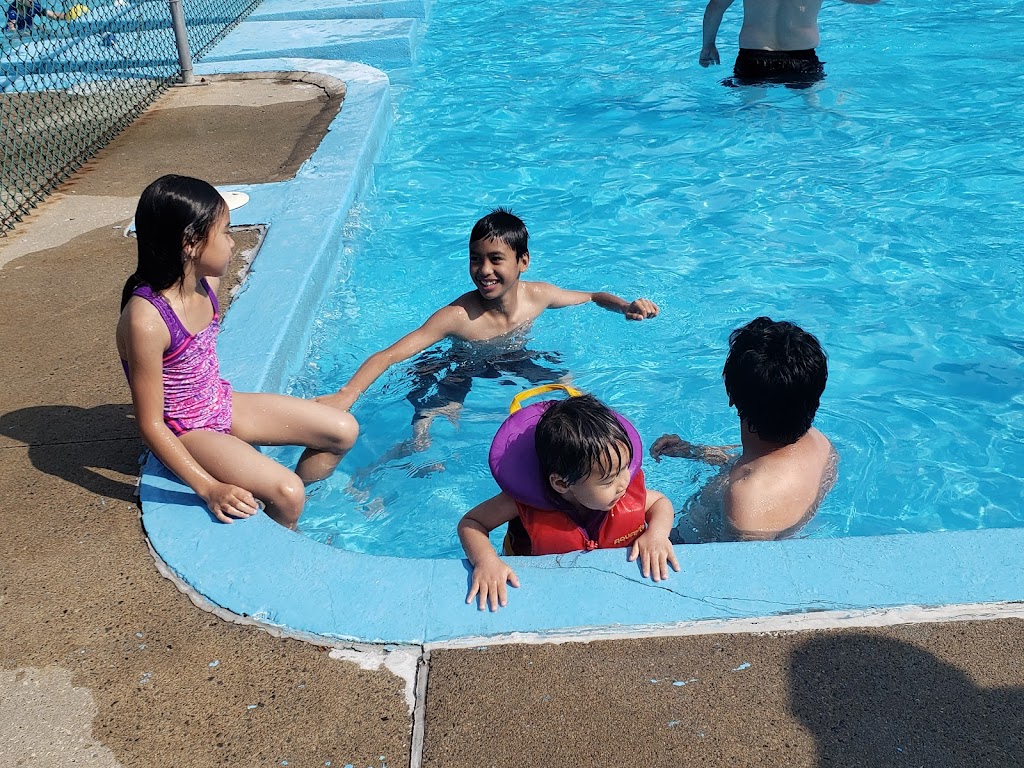 Piscine Wilfrid-Pelletier | 1865 Boul. Tessier, Laval, QC H7S 1W2, Canada | Phone: (450) 662-5188