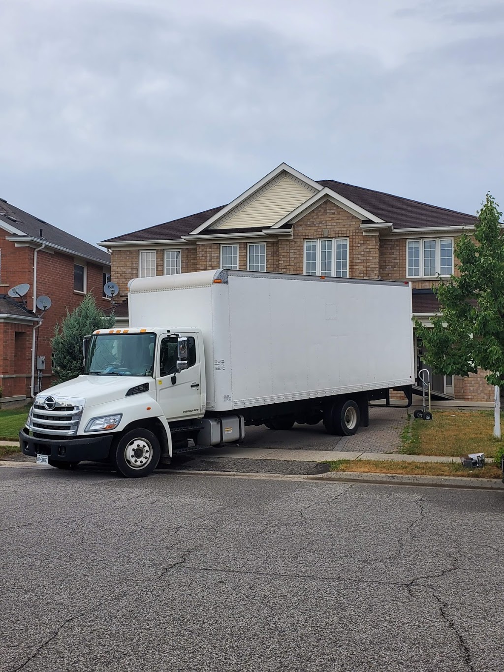 Home On Truck | 2020 Don Mills Rd, Toronto, ON M3A 3R6, Canada | Phone: (647) 619-2929