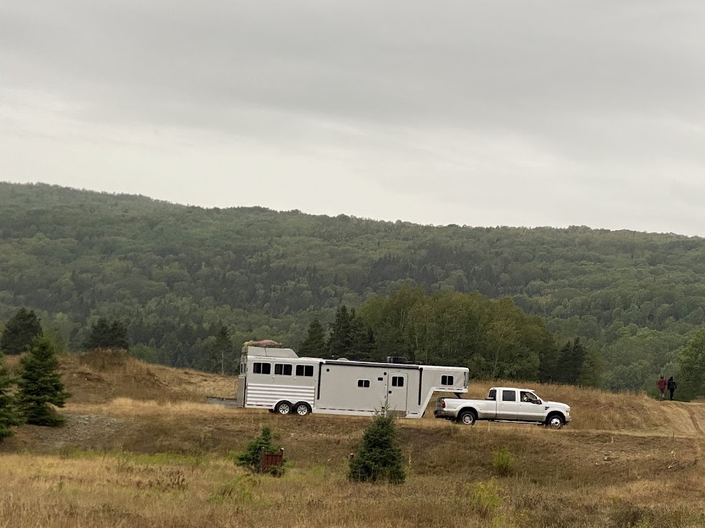 Camping équestre des mines en Charlevoix | 667 Rue St Édouard, Saint-Urbain, QC G0A 4K0, Canada | Phone: (418) 435-1538