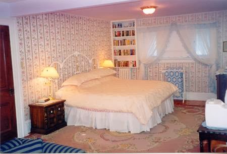 Bernard Gray Hall Bed and Breakfast | 143 King St, Niagara-on-the-Lake, ON L0S 1J0, Canada | Phone: (905) 468-5607