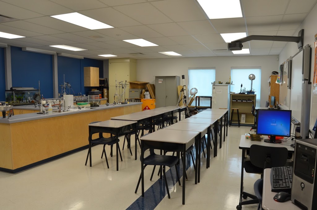 École Élémentaire Publique Madeleine-De-Roybon | 72 Gilmour Ave, Kingston, ON K7M 9G6, Canada | Phone: (613) 547-2556