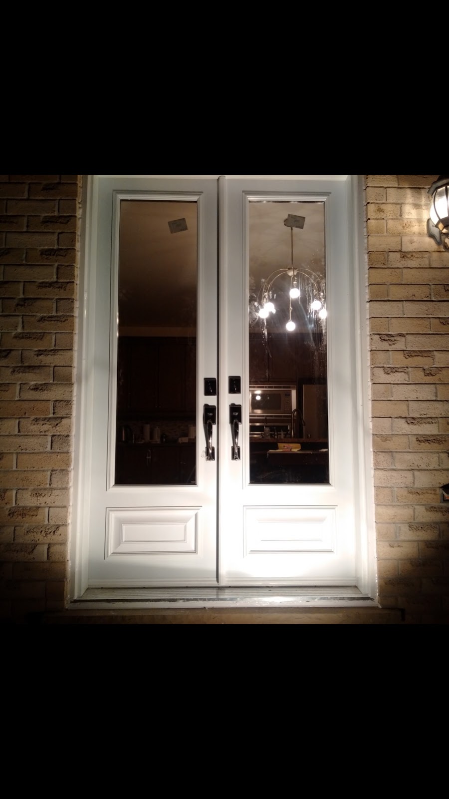 Roniz windows and doors | Gilbank Dr, Aurora, ON L4G 5G5, Canada | Phone: (647) 703-1818