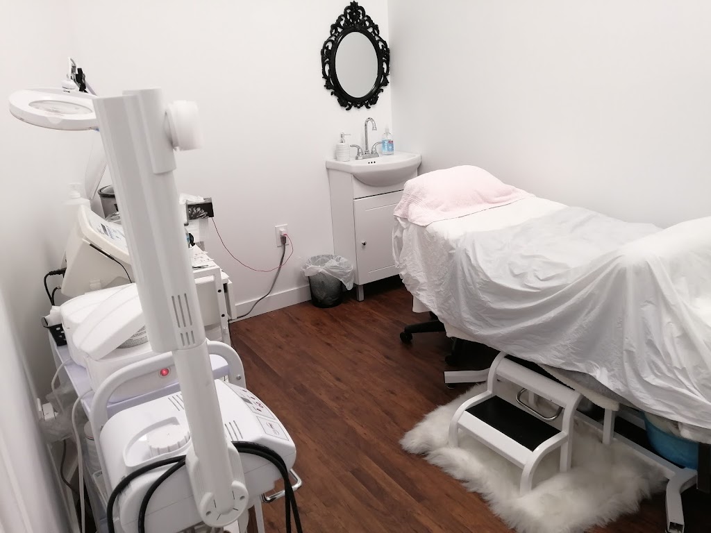 Les Malcommodes Ongles Et Beaute Inc | 70 Rue Sénécal suite 200, Saint-Jean-sur-Richelieu, QC J2W 1P3, Canada | Phone: (450) 376-3323