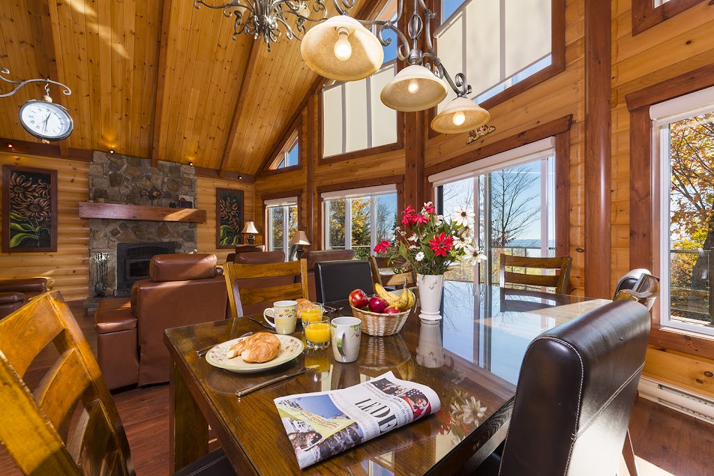 Chalet Repère du Massif | 13 Prom. du Saint-Laurent, Petite-Rivière-Saint-François, QC G0T 2L0, Canada | Phone: (514) 891-6154