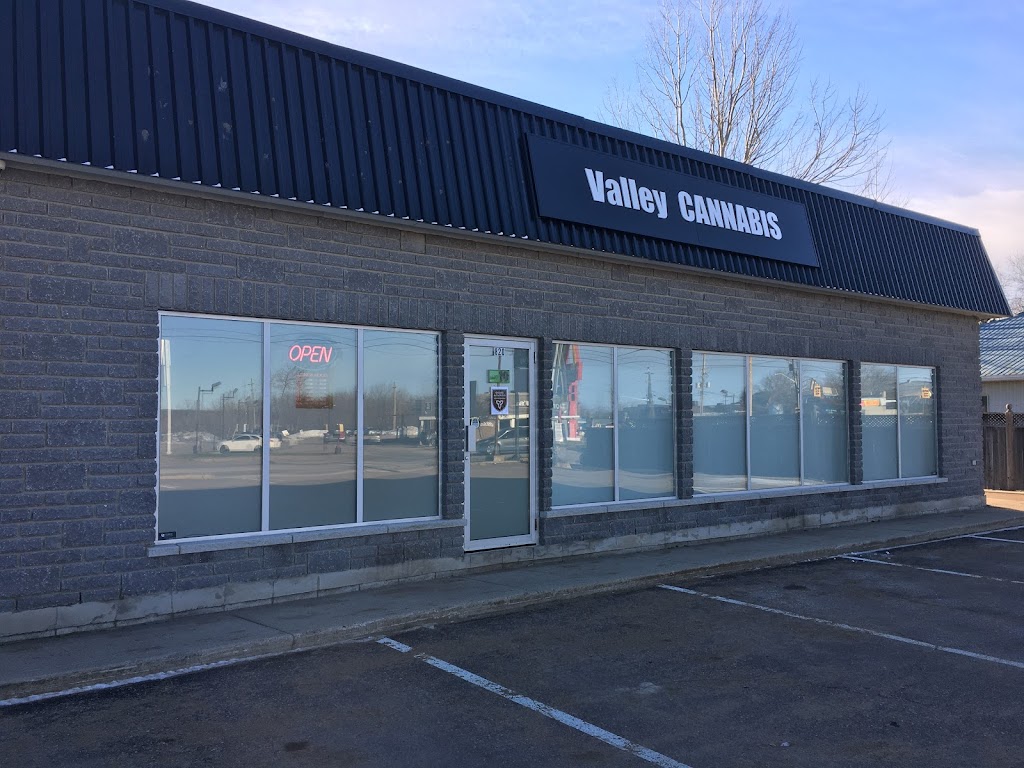 Valley CANNABIS | 820 Pembroke St E, Pembroke, ON K8A 3M2, Canada | Phone: (613) 629-0420