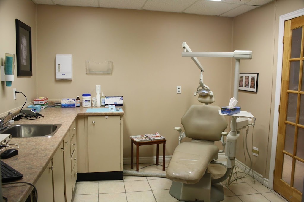 Mark Martins Denture Clinic | 1786 Bath Rd, Kingston, ON K7M 4Y2, Canada | Phone: (613) 389-8675