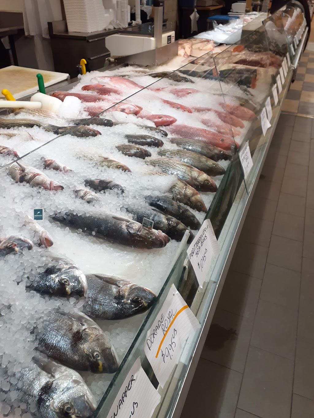 Poissonnerie Casablanca | 340 Blvd. Marcel-Laurin, Saint-Laurent, QC H4M 2L4, Canada | Phone: (450) 681-1669