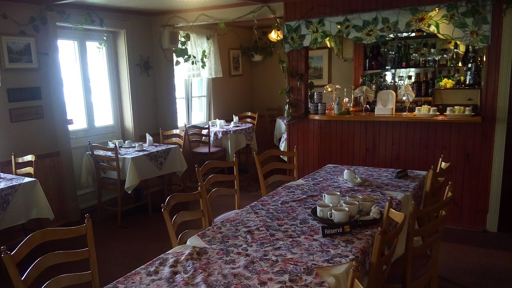 Restaurant & Auberge Chez Girard | 18 Rue Principale O, Sainte-Agathe-des-Monts, QC J8C 1A3, Canada | Phone: (819) 326-0922