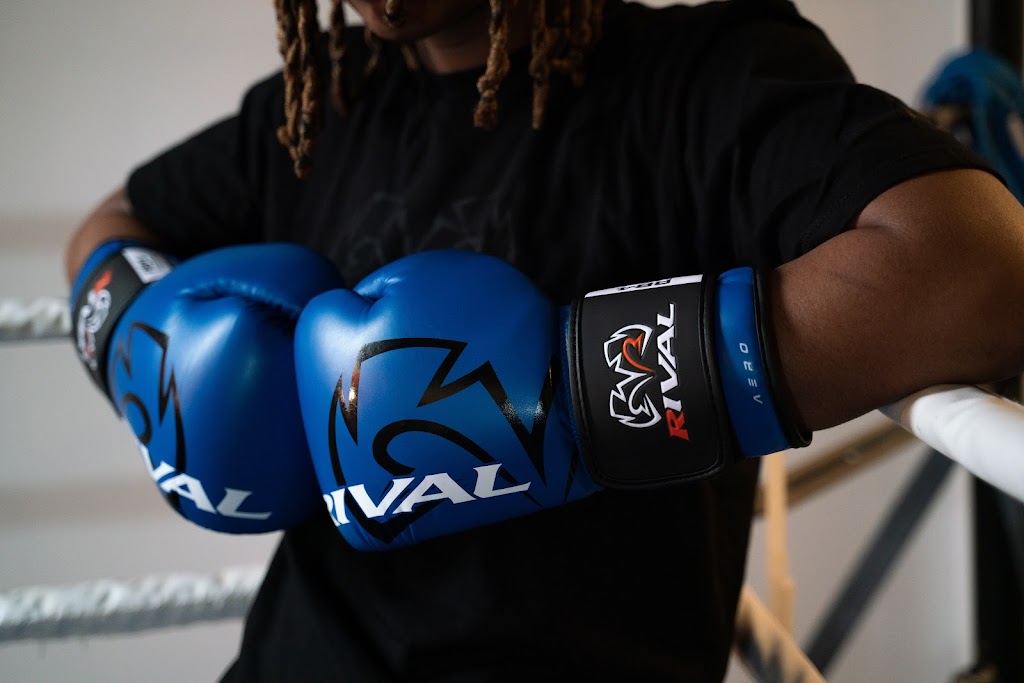 Rival Boxing Gear Inc | 9157 Rue du Champ-dEau, Saint-Léonard, QC H1P 3M3, Canada | Phone: (514) 331-2477