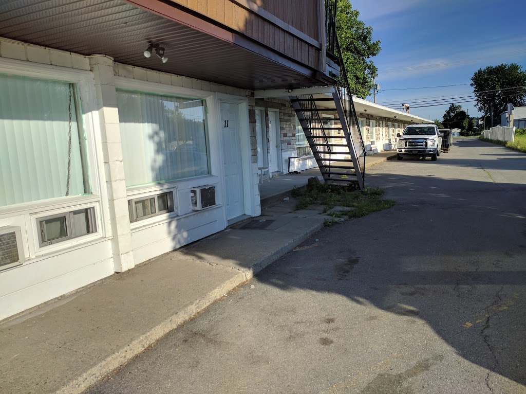 Motel Rive Du Lac | 317 Rue Principale, Saint-Zotique, QC J0P 1Z0, Canada | Phone: (450) 267-0880