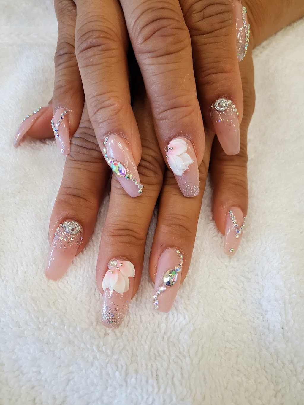 Dkm nails | 547 Holland St W, Bradford, ON L3Z 0C1, Canada | Phone: (905) 778-7999