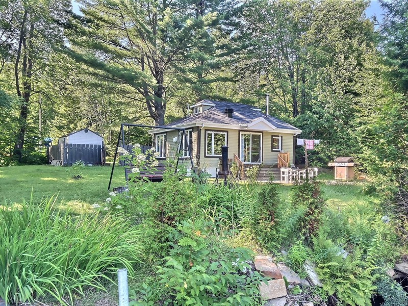 Le Petit Chalet du Lac Souris | 1670 Chemin des Pionniers, Saint-Mathieu-du-Parc, QC G0X 1N0, Canada | Phone: (450) 502-5138