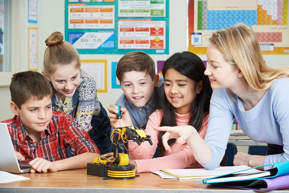 Douglas Tech Academy - Robotics & Coding for Kids | 5187 Fallingbrook Dr, Mississauga, ON L5V 1N7, Canada | Phone: (289) 800-3888