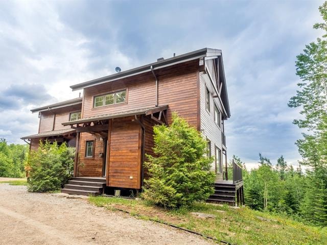 Chalet le Chinook et le Mistral | 6 Chem. de la Vieille-Rivière, Petite-Rivière-Saint-François, QC G0A 2L0, Canada | Phone: (450) 501-1616