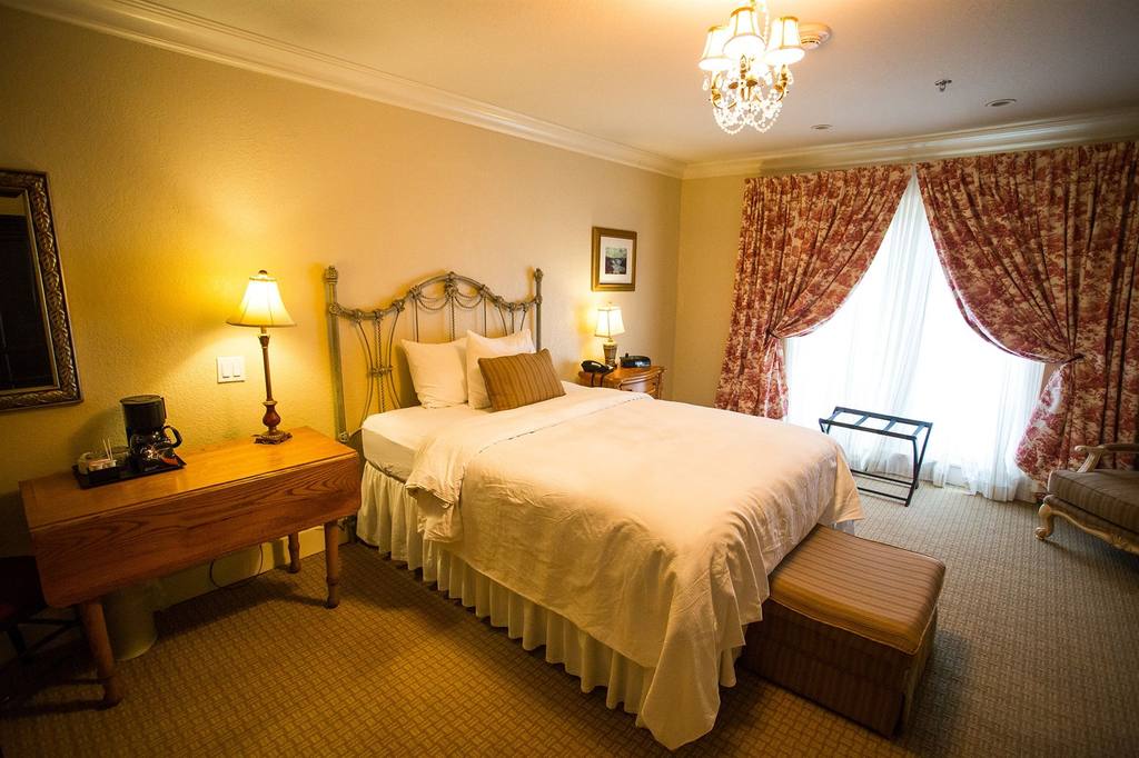 Niagara Crossing Hotel & Spa | 100 Center St, Lewiston, NY 14092, USA | Phone: (716) 754-9070