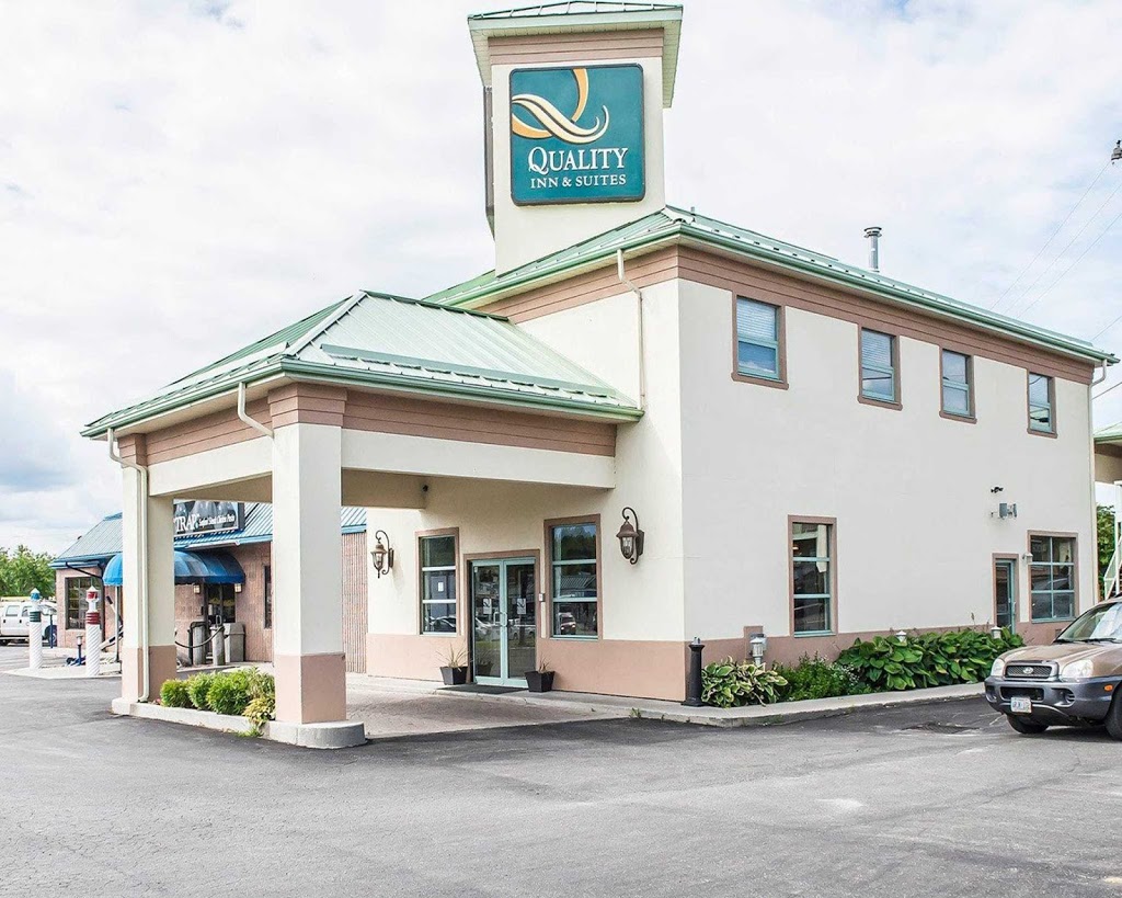 Quality Inn & Suites 1000 Islands | 650 King St E, Gananoque, ON K7G 1H3, Canada | Phone: (613) 382-1453