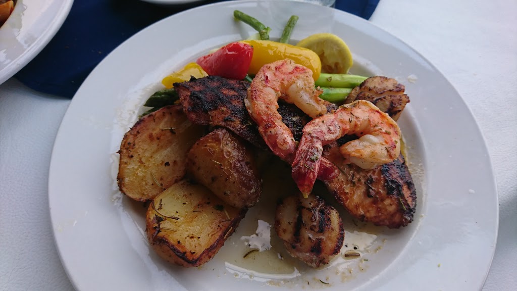 Bluffers Restaurant | 7 Brimley Rd S, Scarborough, ON M1M 3W3, Canada | Phone: (416) 264-2337