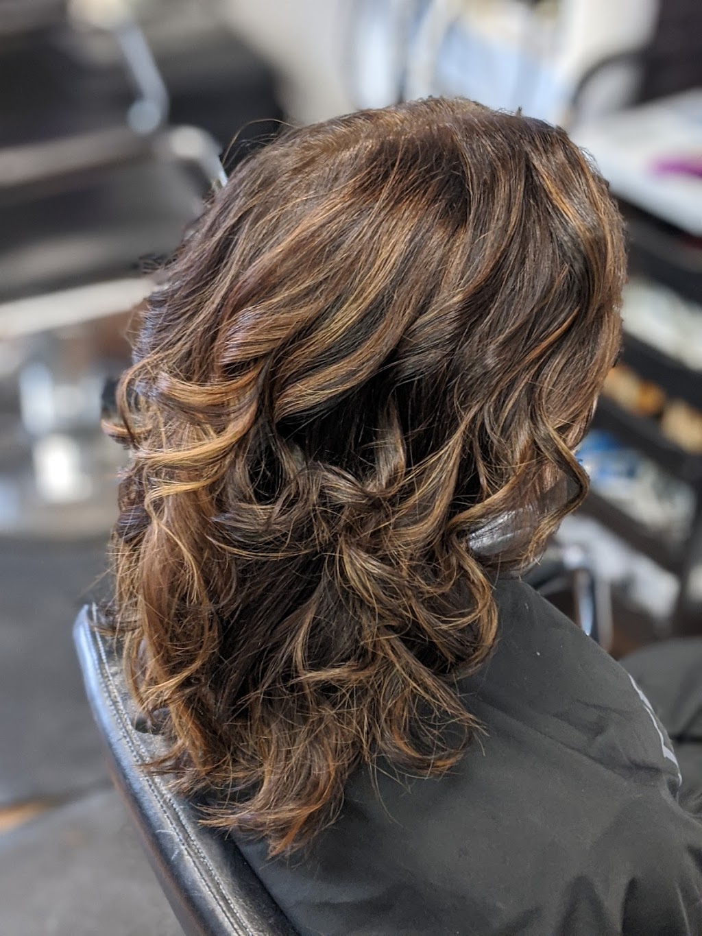 Coiffure Fuzion - Salon de coiffure à Saint-Eustache, Laurentide | 360 Boulevard Arthur-Sauvé, Saint-Eustache, QC J7R 2J3, Canada | Phone: (450) 623-9322