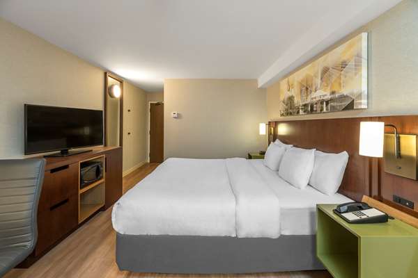 Comfort Inn South | 7863 Bd Taschereau, Brossard, QC J4Y 1A4, Canada | Phone: (450) 678-9350