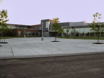 School Secondary Roméo-Dallaire | 736 Essa Rd, Barrie, ON L4N 9E9, Canada | Phone: (705) 792-2341