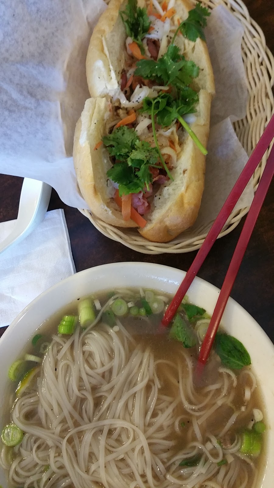 Pho Maxima Restaurant | 822 Twentieth St, New Westminster, BC V3M 4W8, Canada | Phone: (604) 759-3669