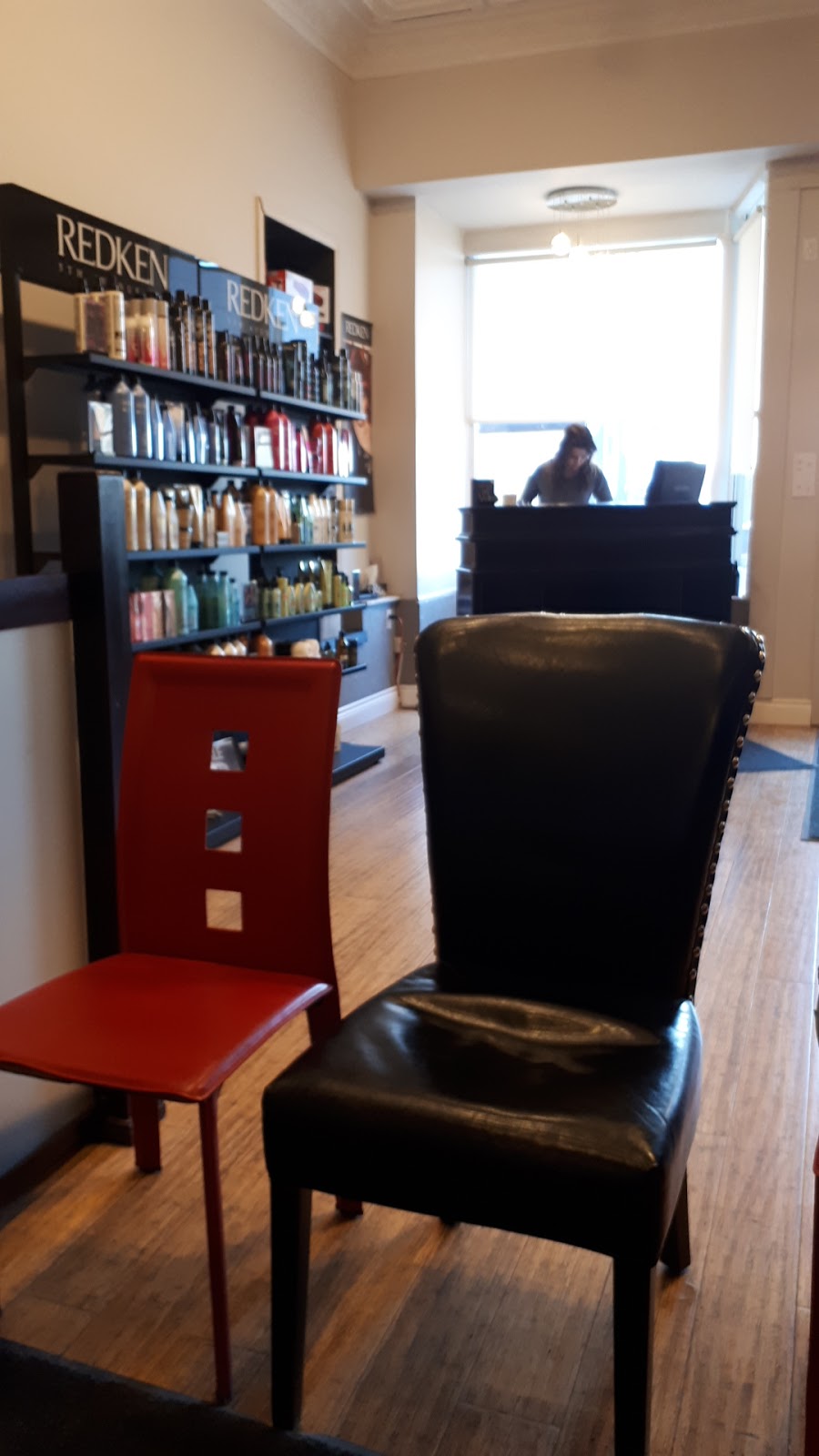 Divine Hair Studio | 9 Dundas St W, Napanee, ON K7R 1Z3, Canada | Phone: (613) 354-6235