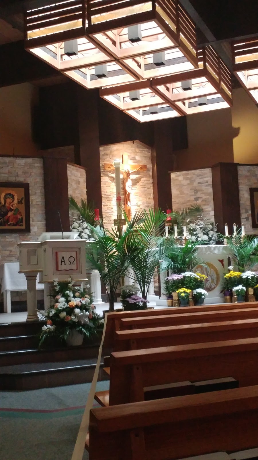 Saint Francis of Assisi Roman Catholic Church | 2473 Thorn Lodge Dr, Mississauga, ON L5K 1K8, Canada | Phone: (905) 822-8132